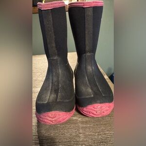 Black and Pink kids size 11 Dryshod Tuffy Kids boots